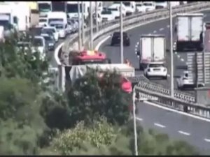 TEM'de TIR devrildi!