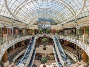 İstanbul'da AVM'de silahlı çatışma: Yaralılar var