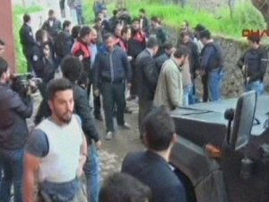 Diyarbakır'da çatışma: 2'si polis 3 yaralı