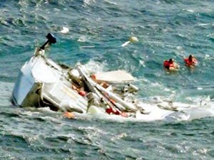 Turkon Denizcilik'e ait Türk kargo gemisi ‘Cafer Dede’, 2 yatçının hayatını kurtardı