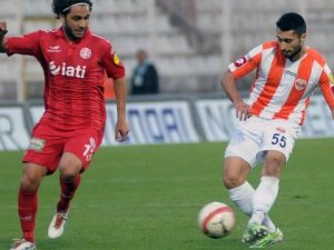 Antalyaspor Adana'da 4'ledi