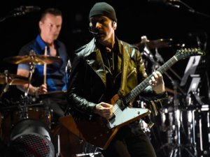 U2′nun sahnesinde dev talihsizlik!