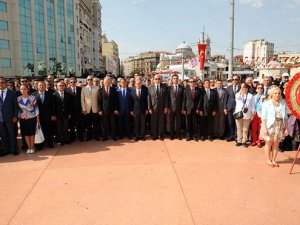 İstanbul Valisi ve belediye başkanı törene katılmadı