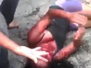 Guatemala'da 16 yaşındaki kızı linç edip yaktılar!