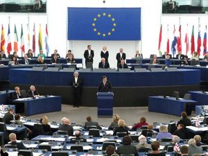 Avrupa Parlamentosu'nda "en sert Türkiye raporu" kabul edildi