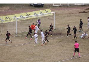 Bayburtspor 10 kişi kalan Isparta’ya 1-0 yenildi