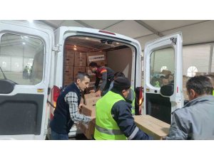 Bozüyük Belediyesi’nden deprem bölgesine mont yardımı