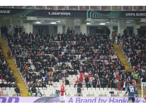 Depremzedeler Sivasspor-Fiorentina maçını ücretsiz izledi