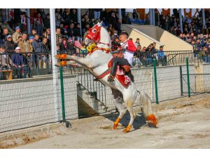 Depremzede vatandaşlar için cirit gösteri düzenleniyor
