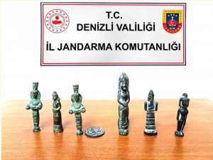 Tarihi eser kaçakçıları 6 parça heykel ve sikkeyle birlikte yakalandı