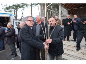 Fidan belediyeden meyve vatandaştan