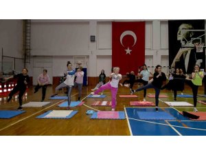 Kuşadası Belediyesi’nden kadınlar için pilates dersi