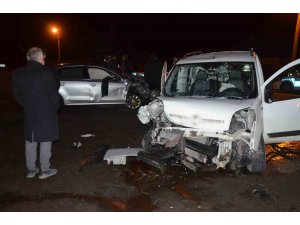 Ordu’da hafif ticari araç ile otomobil çarpıştı: 5 yaralı