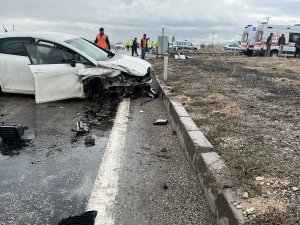 İşçileri taşıyan kamyonet ile otomobil çarpıştı: 9 yaralı