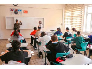 Bu okul öğrencilerin yeteneklerini ortaya çıkartıp kariyeri planlamasını dahi yapıyor