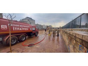 Kayseri, Deprem Bölgesinin Yanı Sıra Sel Yaşanan Bölgelerin de Yardımına Koştu