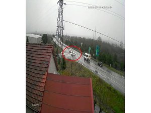 Bir anlık dikkatsizlik kazaya sebep oldu: 2 yaralı