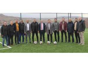 Kabakcı ve Önal, Pınarbaşı Stadı’nı inceledi