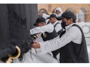 Ramazan ayı öncesi Kabe örtüsüne bakım