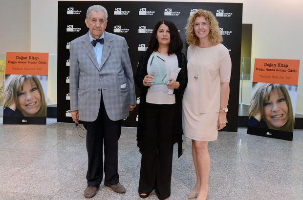 Menekşe Toprak, Duygu Asena Roman Ödülünün Sahibi