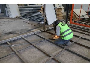 Deprem bölgesinde yağış sonrası konteyner üretimi hızlandı