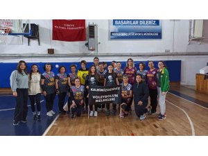 Köyceğiz veteran kadın voleybol takımı turnuvaya farkındalık kattı