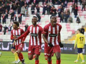 Sivassporlu Cofie gol sayısını 2’ye yükseltti