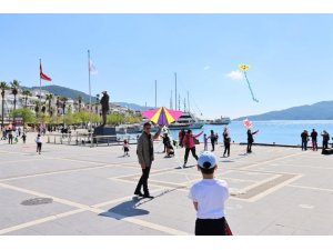 Marmaris’te gökyüzü rengarenk oldu