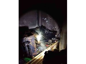 Çöp dolu evde çıkan yangın söndürüldü