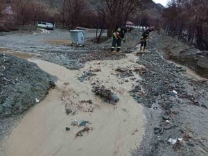 Erzincan’da sağanak sonrası su taşkını oluştu