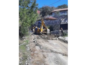 Ortaca’nın kırsal mahallelerinde yol bakım ve onarım çalışması
