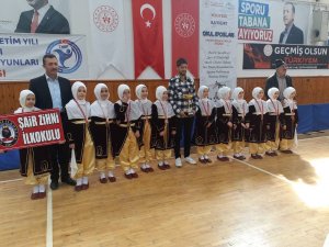 Halk oyunları küçükler kategorisinde Şair Zihni İlkokulu il birincisi oldu
