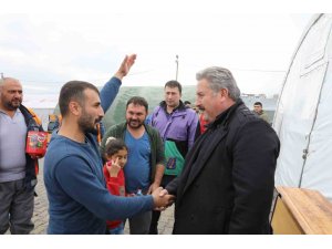 Başkan Palancıoğlu Kahramanmaraş Çadırkent’te depremzedeleri ziyaret etti