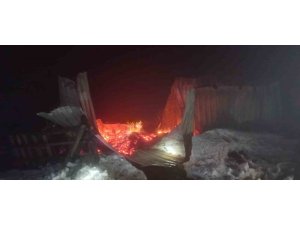 Alevlere teslim olan yayla evlerinden geriye demir yığınları kaldı