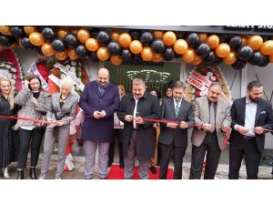 Başkanlar güzellik merkezi açtı
