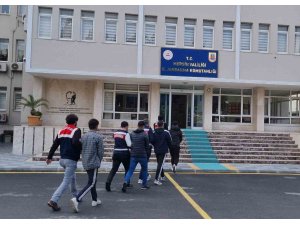 Mersin’de sosyal medya dolandırıcılarına operasyon: 4 gözaltı