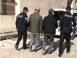 Edremit’te mağazalardan hırsızlık yapan 2 kişi yakalandı