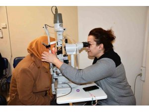 Başına kolon düşen depremzedenin göz tedavisi Denizli’de yapıldı