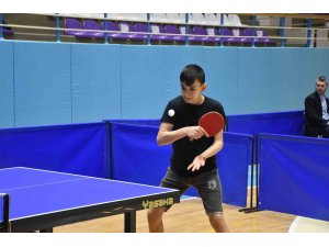 Afyonkarahisar’da masa tenisi birincileri ödüllerini aldı