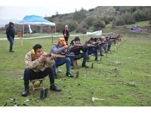 Balıkesir’de depremzedeler yararına atış yarışması gerçekleşti