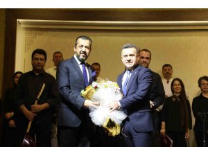 Şehzadeler Belediyesi Korosu, şehitler için sahne aldı