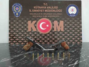 Kütahya’da yasa dışı silah ticareti yaptıkları iddiasıyla 5 şüpheli gözaltına alındı