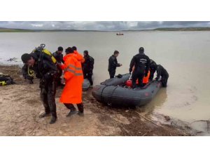 Şanlıurfa’da sele kapılan tır sürücüsü 7 gündür aranıyor