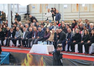 CHP’li vekil HDP’liler ile Diyarbakır’da Nevruz kutlamasına katıldı: Öcalan’a özgürlük istendi