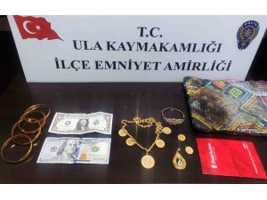 Polis hırsızı 4 saatte yakaladı, altınlar sahibine teslim edildi