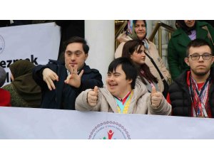Down Sendromlulardan farkındalık yürüyüşü