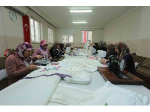 Kadınlara, depremin olumsuz etkilerini unutturan kurslar