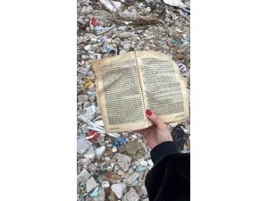 Enkazdan çıkan eşyalar yürekleri burktu