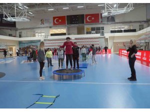 Özel çocuklar, Down Sendromu Farkındalık Günü’nde gönüllerince eğlendi