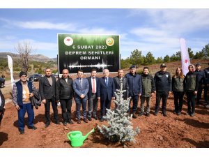 Uşak’ta Deprem Şehitleri Ormanında ilk fidanlar toprakla buluştu